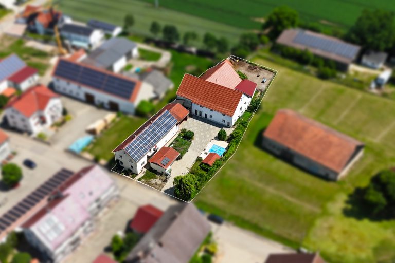Seltene Gelegenheit: Ländliches Hofanwesen mit Wohnensemble, Ausbaureserven und Ertragsperspektive 3 Luftbild