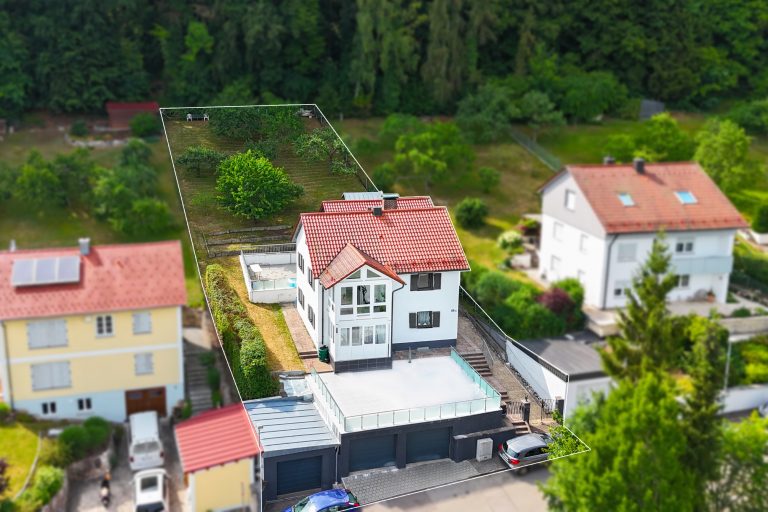 Weitblick inklusive – modernisiertes Wohnhaus mit zwei Einheiten in Kelheimer Hanglage 2 Luftbild