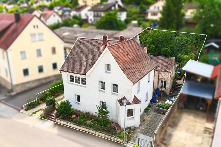 Charaktervolles, modernisiertes Einfamilienhaus mit Einliegerwohnung und großzügigem Raumangebot 2 Außenansicht